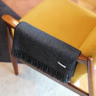 Koc z wełny alpaki klasyczny antracytowy