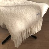 Koc z przędzy pętelkowej Alpaca Boucle